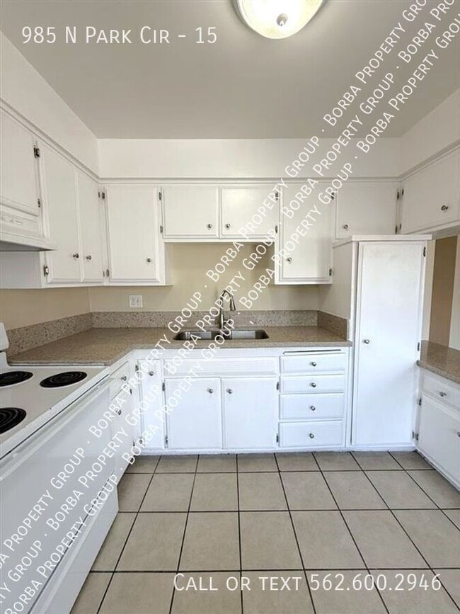 985 N Pk Cir in Long Beach, CA - Building Photo - Building Photo