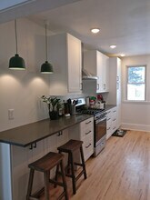 2526 NE Taylor St, Unit Lower in Minneapolis, MN - Building Photo - Building Photo