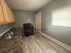 706-708 N Bosart Ave in Indianapolis, IN - Foto de edificio - Building Photo