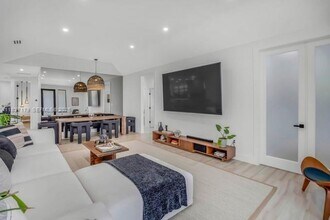 1543 Bird Rd in Coral Gables, FL - Building Photo - Building Photo