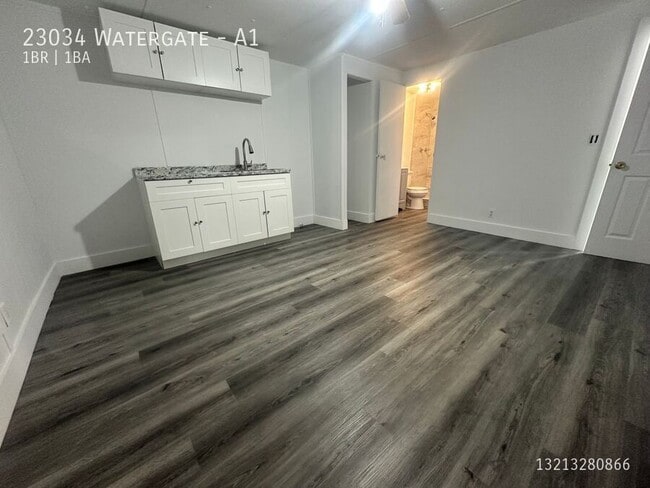 23034 Watergate Cir
