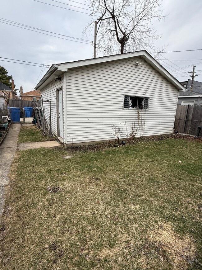 3136 N Olcott Ave in Chicago, IL - Foto de edificio - Building Photo