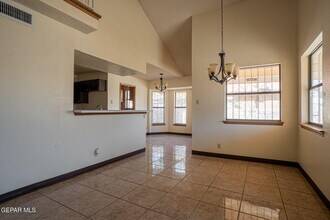1442 Sierra De Oro Dr in El Paso, TX - Building Photo - Building Photo