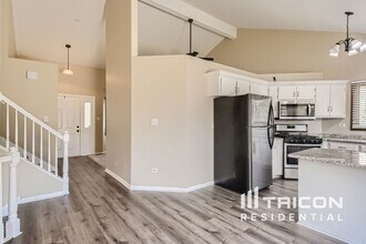 1414 Lakewood Dr in Joliet, IL - Building Photo - Building Photo