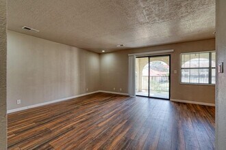 811 Country Club Dr SE in Rio Rancho, NM - Building Photo - Building Photo