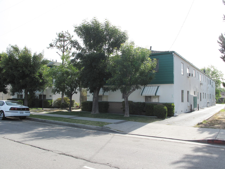 5824-5828 Whitsett Ave in North Hollywood, CA - Building Photo