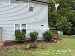 603 Lakeshore Dr in Hillsborough, NC - Building Photo - Building Photo