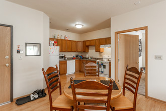 210 Gray - Sunset View in Ames, IA - Building Photo - Interior Photo