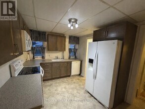 5561 Dorchester Rd in Niagara Falls, ON - Building Photo - Building Photo