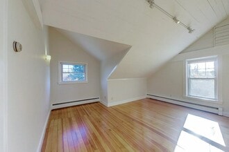 89 Harrison Ave, Unit C in Newport, RI - Building Photo - Building Photo