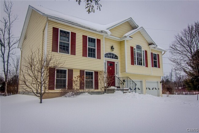 3035 Claybourne Ln in Baldwinsville, NY - Building Photo - Building Photo