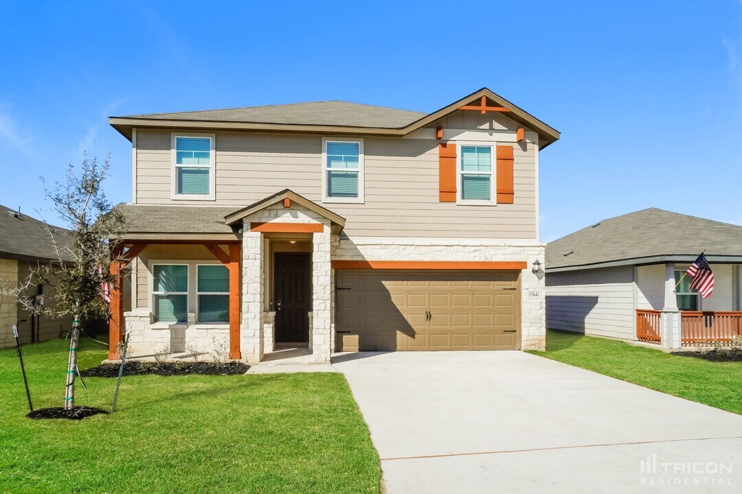 13641 Paxton Blvd in Saint Hedwig, TX - Building Photo