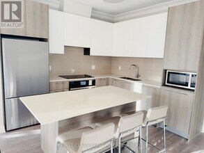 18 Water Walk Dr in Markham, ON - Building Photo - Building Photo