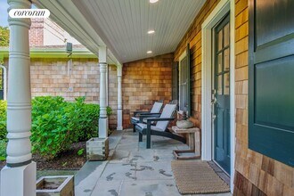 131 Elm St in Southampton, NY - Building Photo - Building Photo