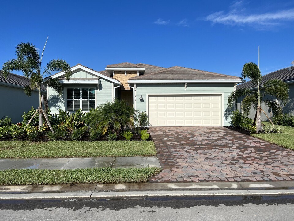 463 Polihale Way in Naples, FL - Building Photo