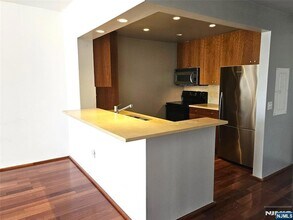 3104 City Pl in Edgewater, NJ - Building Photo - Building Photo