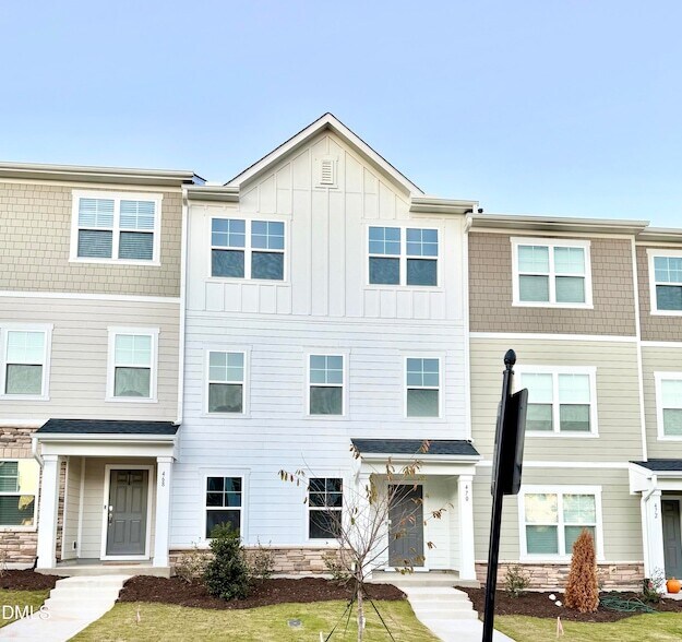 470 Carolina Spgs Blvd in Apex, NC - Foto de edificio