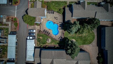 Fox Hollow Apartment Homes in Salem, OR - Foto de edificio - Building Photo