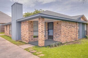 6821 Sierra Dr in Fort Worth, TX - Building Photo