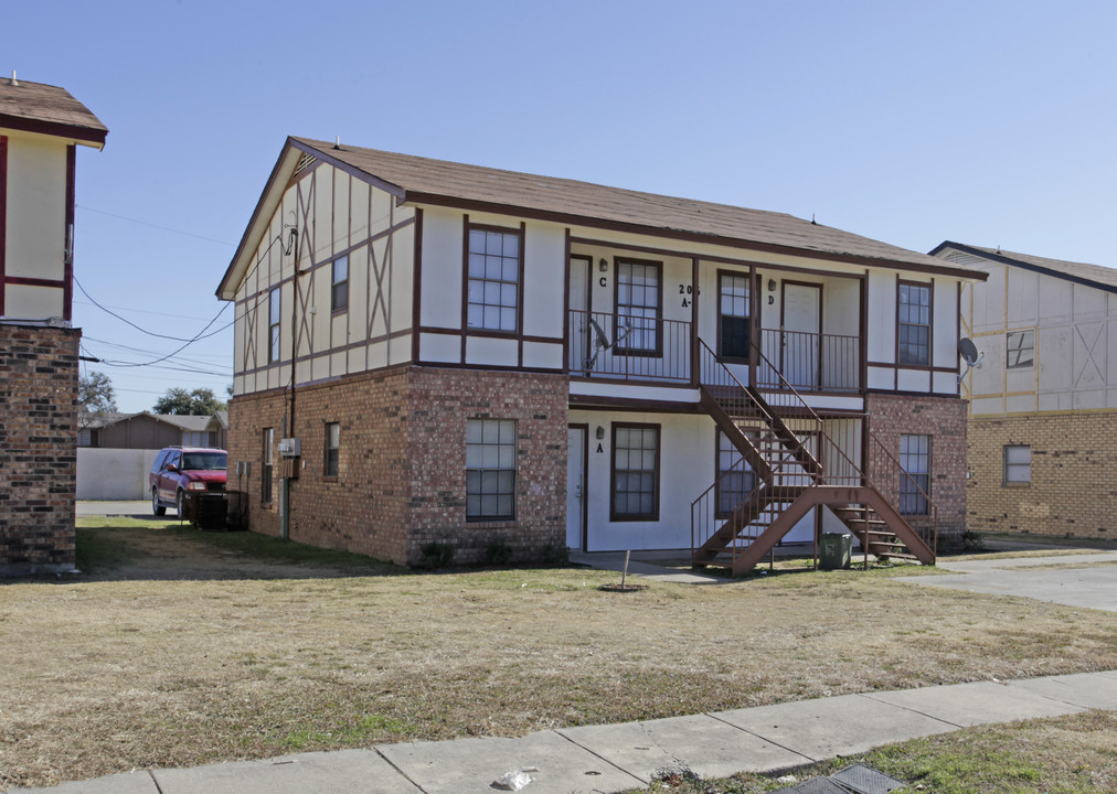 205 Roberts Cir in Arlington, TX - Foto de edificio