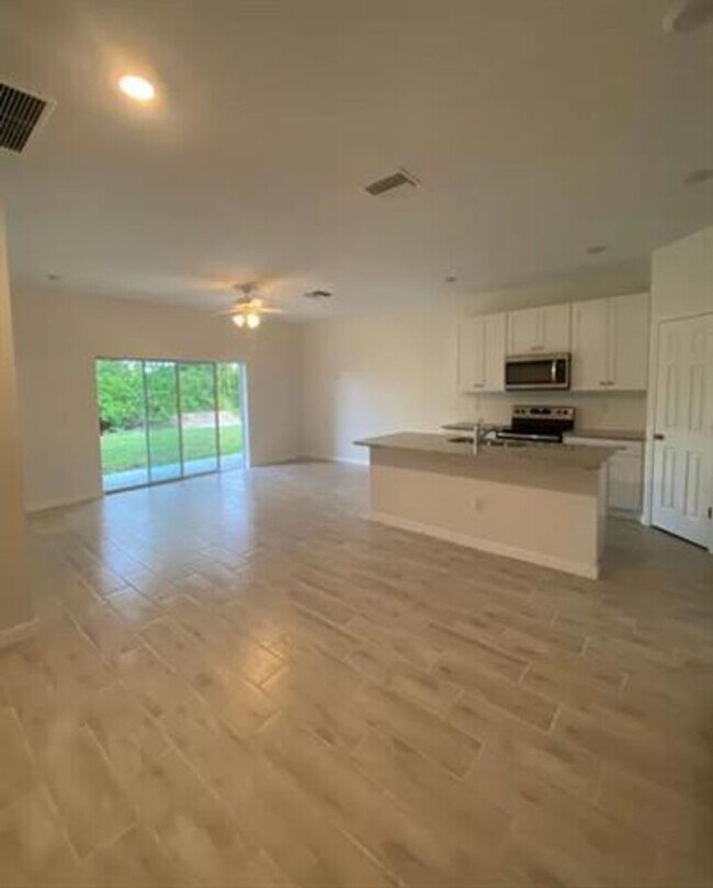 1060 San Cristobal Ave in Punta Gorda, FL - Building Photo - Building Photo