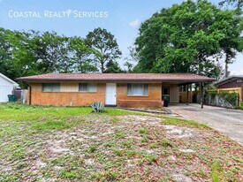 122 Jamestown Ave in Fort Walton Beach, FL - Building Photo