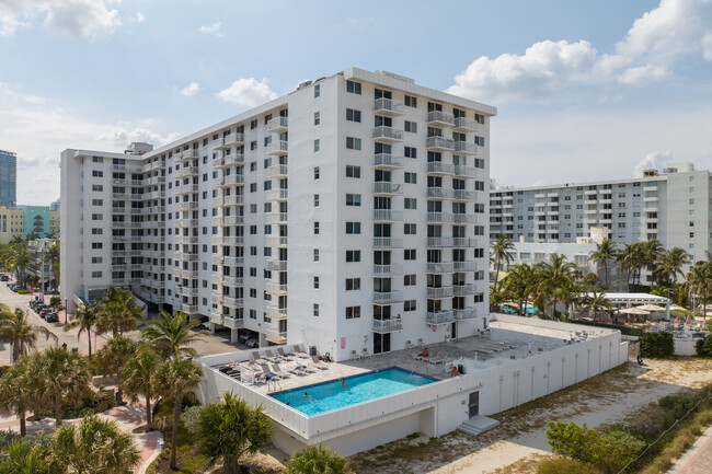 The Presidential in Miami Beach, FL - Building Photo - Building Photo