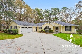 76 Wade Hampton Dr in Beaufort, SC - Building Photo