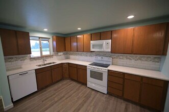 1301 S 3rd Ave in Sequim, WA - Building Photo - Building Photo