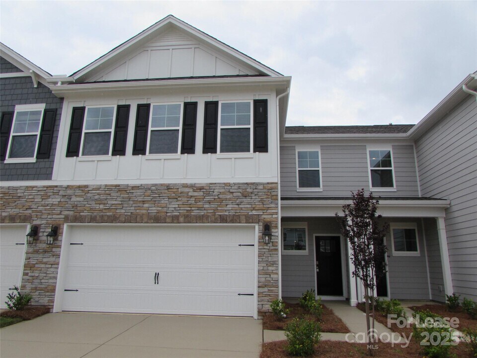 4196 Steel Wy in Sherrills Ford, NC - Building Photo