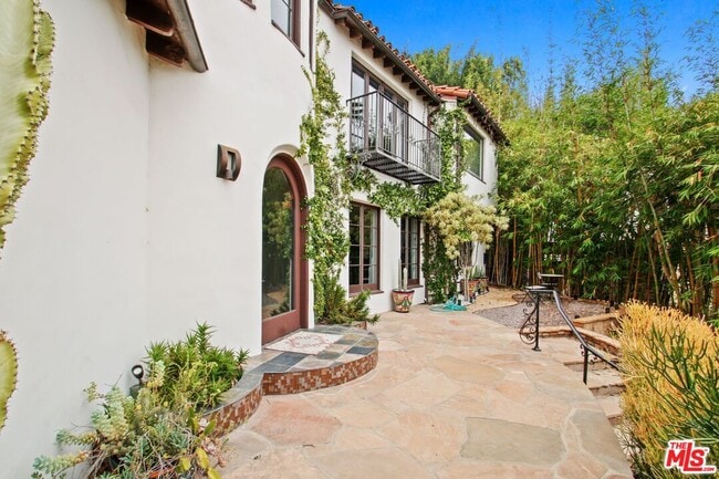 8343 W Sunset Blvd in Los Angeles, CA - Building Photo - Building Photo