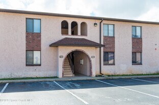 101 San Paulo Cir in West Melbourne, FL - Building Photo