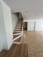 136 Nokomis Rd, Unit #A in Hingham, MA - Foto de edificio - Building Photo