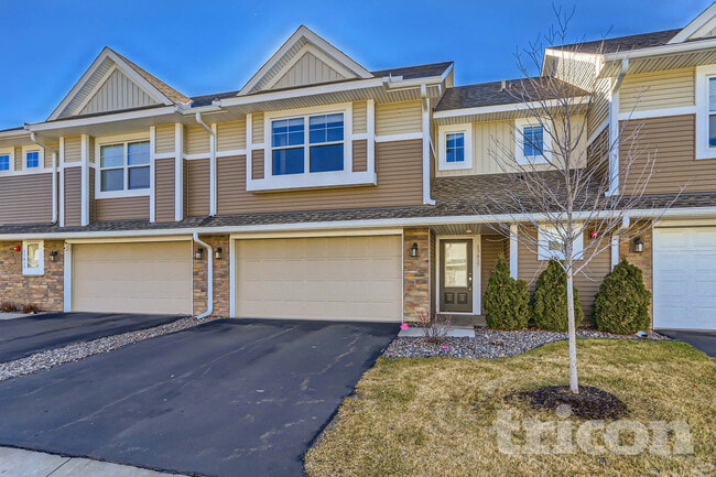 13827 102nd Pl N in Maple Grove, MN - Building Photo - Building Photo