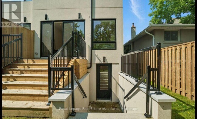 1039 Caven St in Mississauga, ON - Building Photo - Building Photo