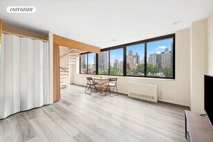 300 E 90th St in New York, NY - Building Photo