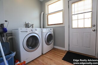 27 South Crescent Circuit, Unit 1 in Boston, MA - Foto de edificio - Building Photo