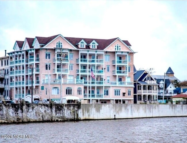 16 Lake Ave in Ocean Grove, NJ - Building Photo - Building Photo