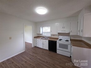 6501 Barrington Dr, Unit 01_1401 in Charlotte, NC - Building Photo - Building Photo