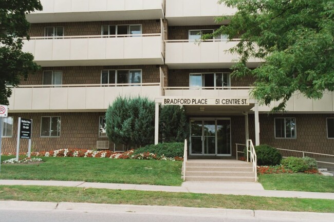 Bradford Place in Bradford West Gwillimbury, ON - Building Photo - Building Photo