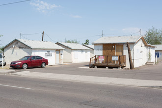 2822 W Mcdowell Rd in Phoenix, AZ - Building Photo - Building Photo