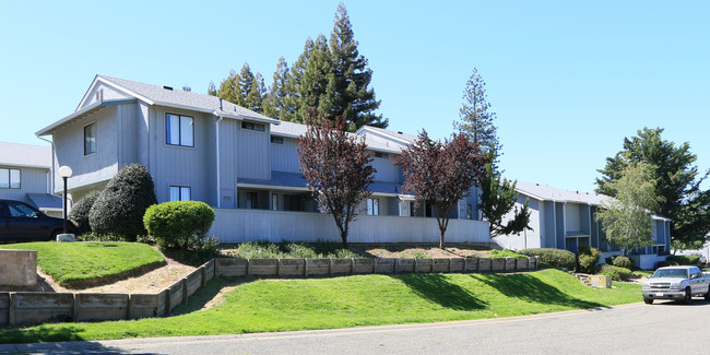 Diamond Springs I & II Apartments in Diamond Springs, CA - Building Photo - Building Photo