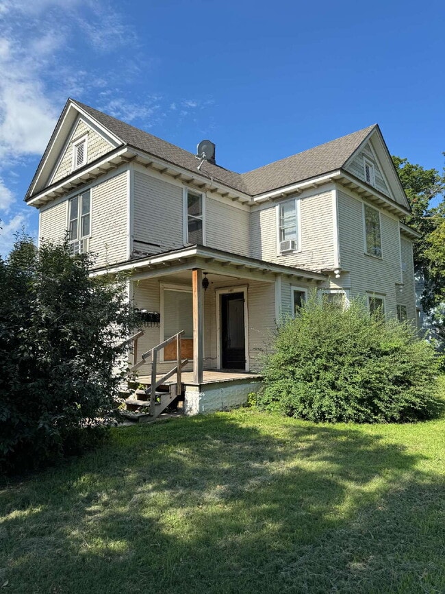 1001 S Topeka St