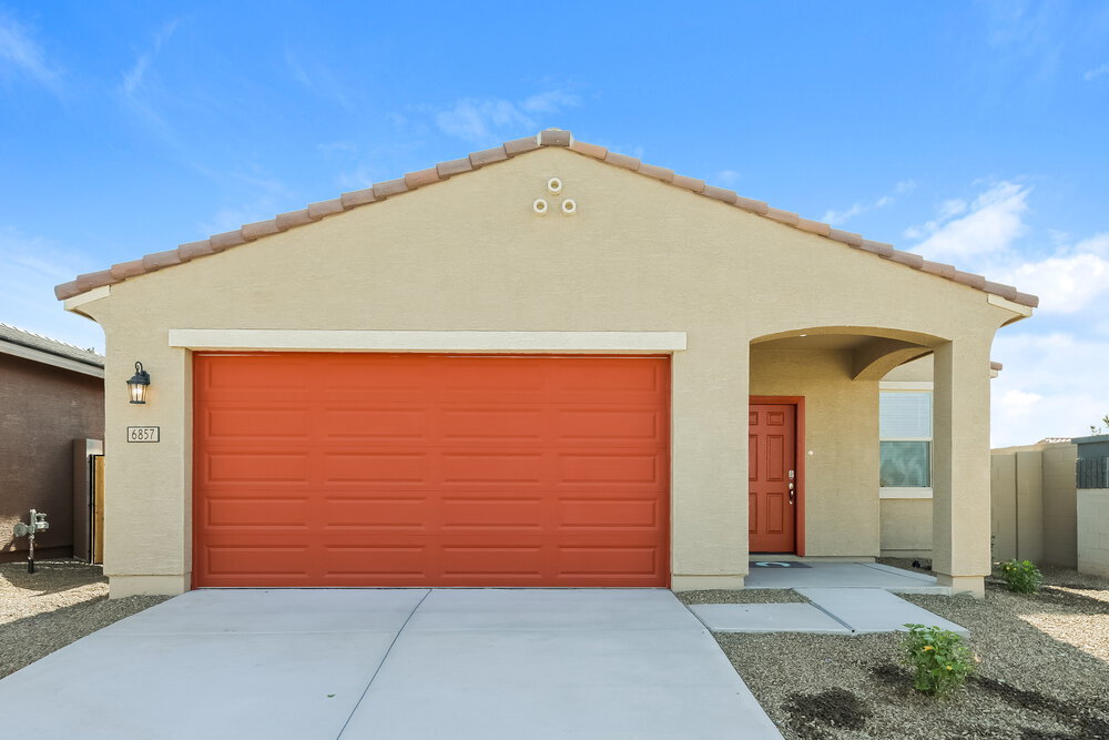 6857 W Luxton Ln in Phoenix, AZ - Foto de edificio