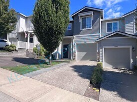 12996 SE 155th Ave in Happy Valley, OR - Building Photo