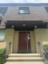 1608 Cherry Hill Dr in Arlington, NY - Building Photo