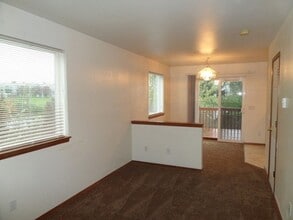 1512 S Puget Dr in Renton, WA - Building Photo - Building Photo