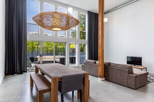 4215 Glencoe Ave, Unit 125 in Marina Del Rey, CA - Building Photo