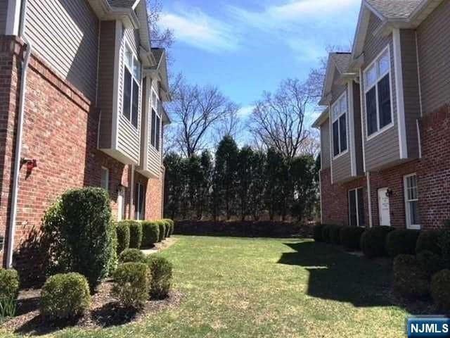 14 Hemlock Lane in Tenafly, NJ - Building Photo - Building Photo