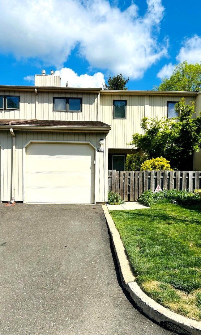 2104 Seneca Run in Ambler, PA - Building Photo - Building Photo